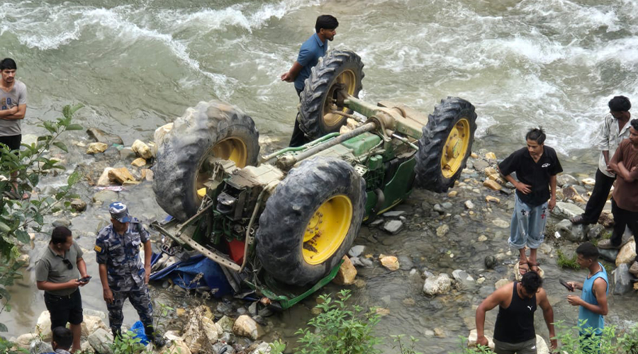 बैतडीको पुर्चौडीमा ट्याक्टर दुर्घटना हुँदा चालकको घटनास्थलमै मृत्यु