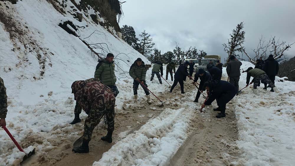 हिउ परेपछि अवरुद्ध मध्यपहाडी लोकमार्ग सुचारु