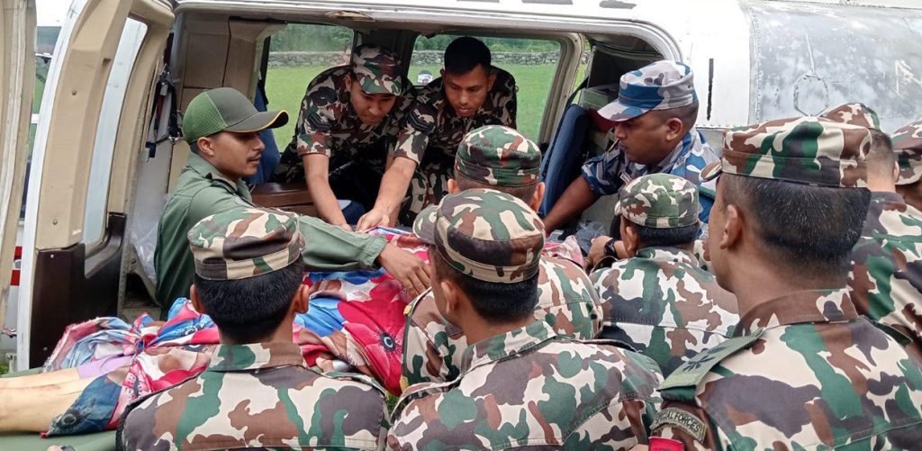 मकवानपुर जिप दुर्घटनाका घाइते ४  जनालाई सैनिक अस्पताल छाउनी ल्याइयो