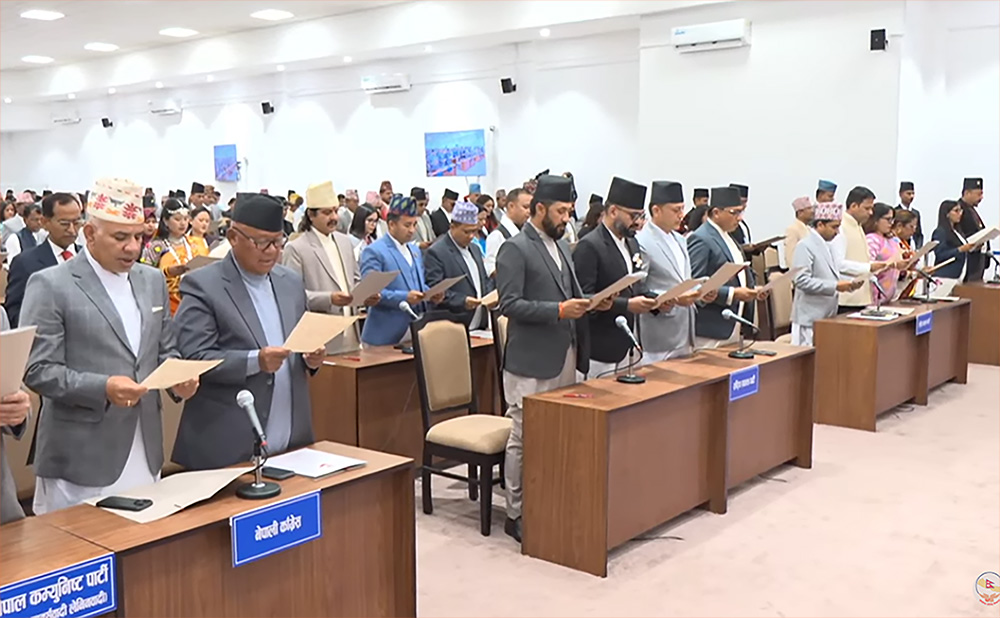 नवनिर्वाचित सांसदहरुले लिए पद तथा गोपनीयताको शपथ