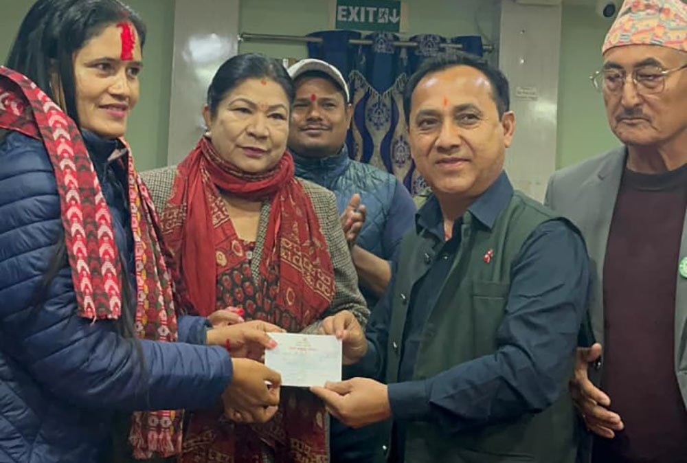 रास्वपा सुर्खेतका कार्यवाहक सभापति र कर्णालीका संस्थापक महामन्त्री कांग्रेसमा प्रवेश