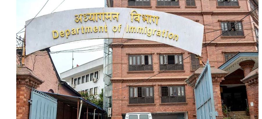 ठमेलबाट पक्राउ परेका युगान्डाका २० महिला डिपोर्ट