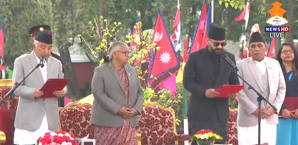 प्रधानमन्त्री बालेनको शपथ समारोहमा ५ पूर्वसरकार प्रमुख सहभागी, ओली अनुपस्थित