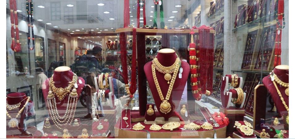 सुनको मुल्य स्थिर,चाँदी घट्यो