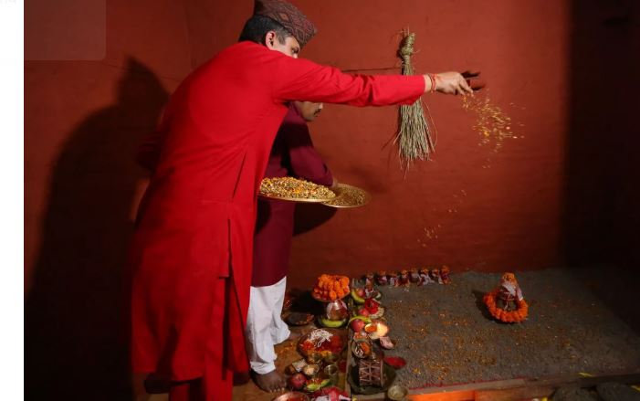 हनुमानढोकाको दसैँघरमा राखियो जमरा