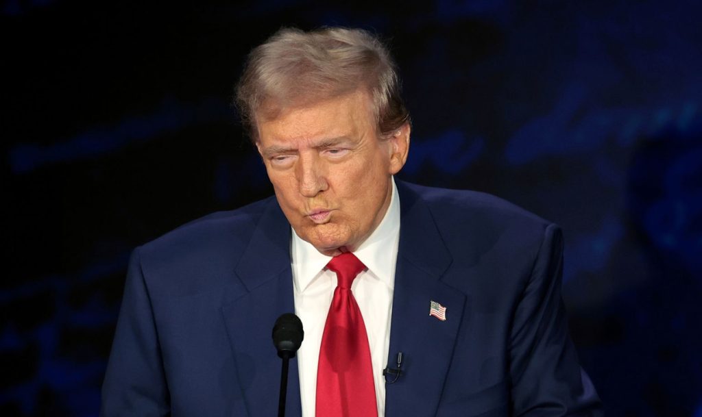 विश्वव्यापी १५ प्रतिशत भन्सार शुल्क लगाउने ट्रम्पको घोषणा