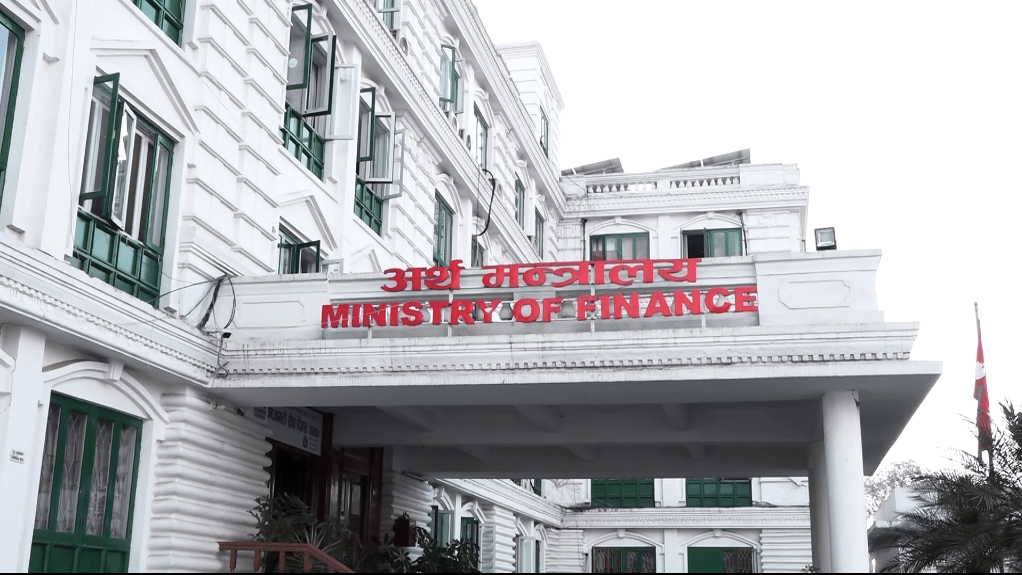 विशिष्ट पदाधिकारी तथा कर्मचारीले पाउने इन्धन सुविधा कटौती