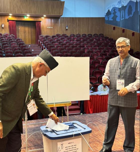 कांग्रेस महाधिवेशनः ६७ वर्षीय ज्येष्ठ मतदाता बुर्लाकोटीले ३८ मिनेट लगाएर गरे मतदान