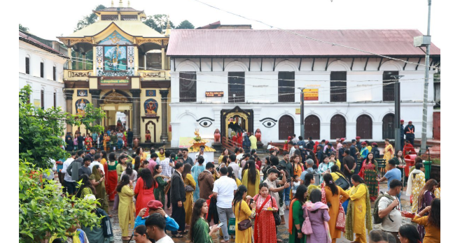 साउनको पहिलो सोमबार, पशुपतिनाथमा बिहानैदेखि भक्तजनको घुइँचो