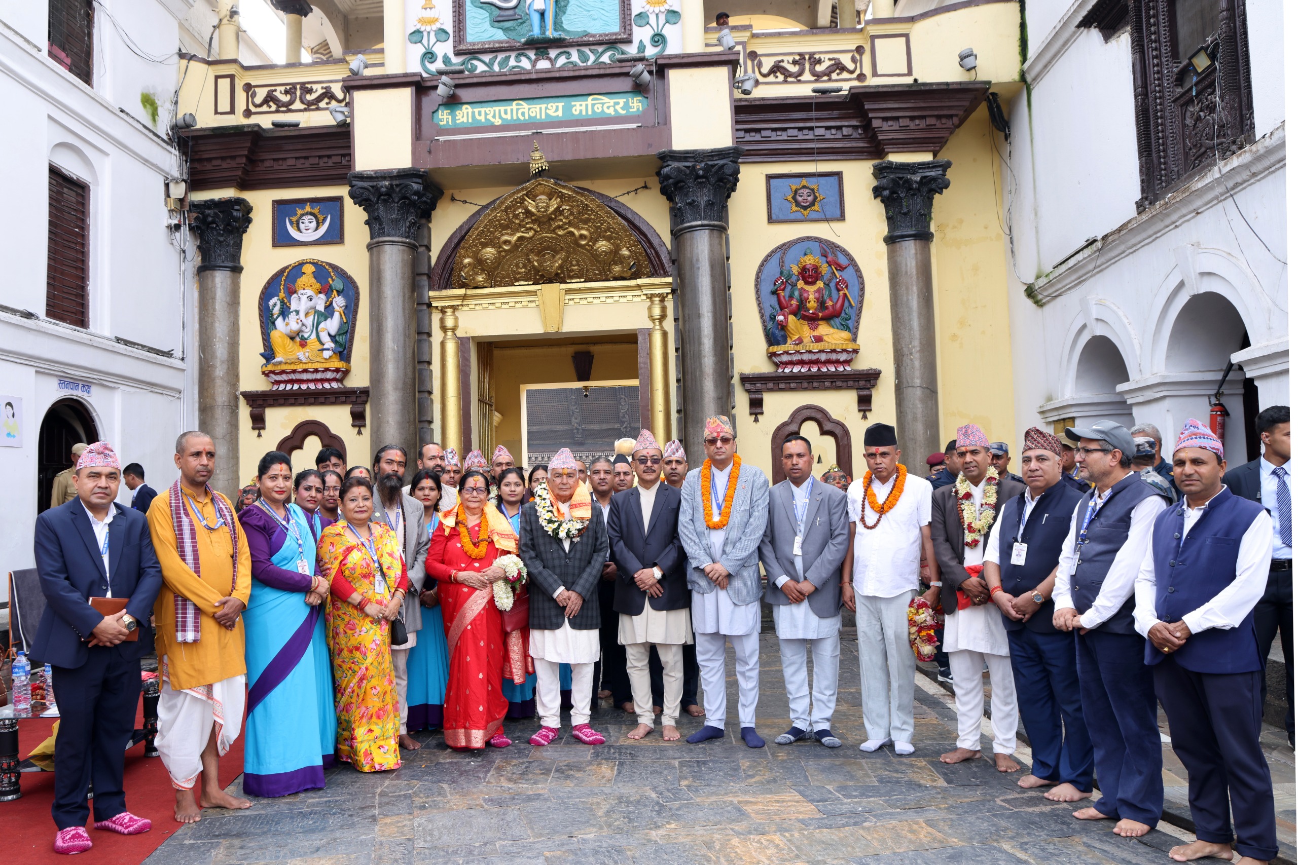 देश र जनताको कल्याणको कामनासहित राष्ट्रपतिबाट पशुपतिमा पूजा-आराधना