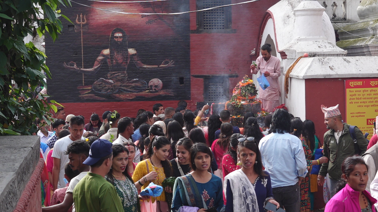 साउनको अन्तिम सोमबारःदेशभरका शिवालयमा भक्तजनको घुइँचो