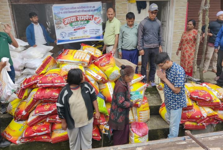 नन्दप्रसाद जानुका फाउन्डेसन र इनास युकेद्वारा बाढी पीडितलाई सहयोग