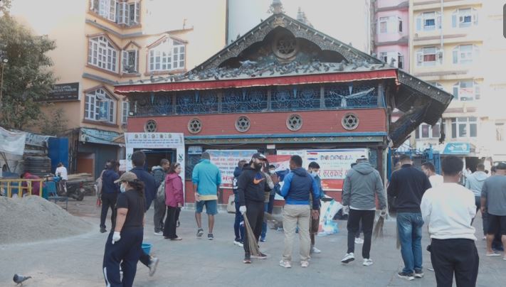 स्थापना दिवसको अवसरमा तरुण दलद्वारा संकटामन्दिर परिसर सरसफाइ