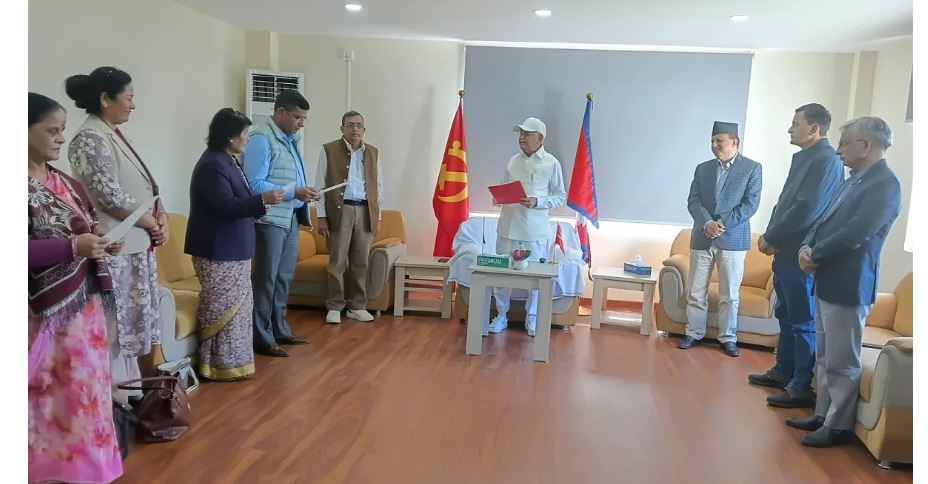 एमालेका तीन मनोनीत केन्द्रीय सदस्यले लिए शपथ
